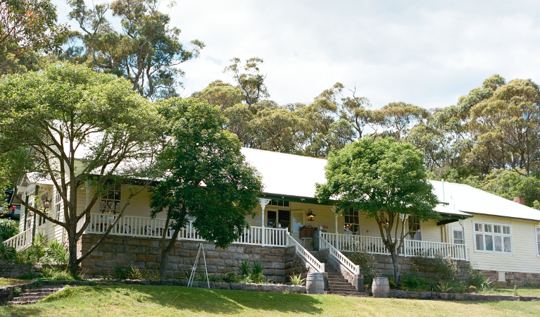 View from the pathway looking up towards Athol Hall in Sydney Harbour National Park. Photo credit: We are Origami. <HTML>&copy; We are Origami.