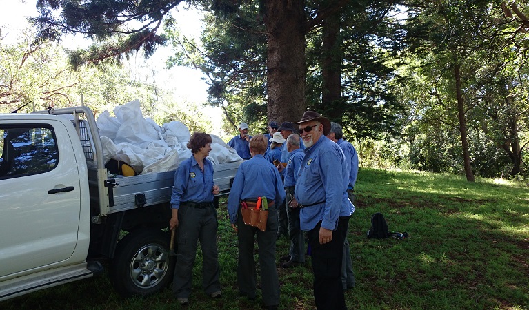 Botany Bay busy bees volunteers. Photo: Mishy McKensy OEH