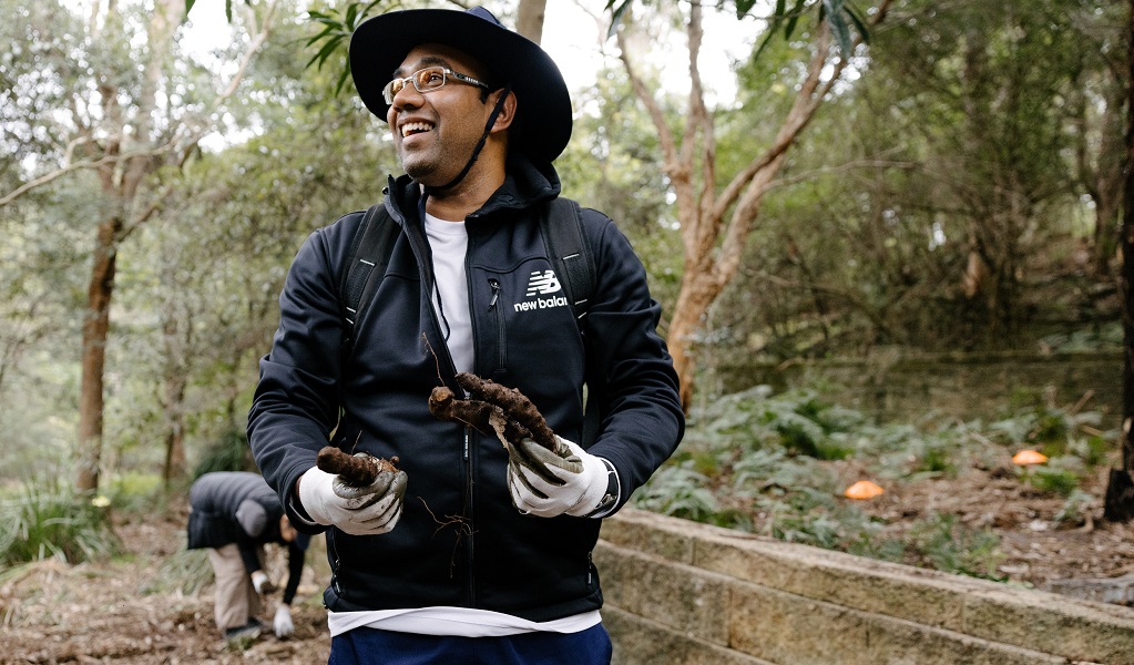 A volunteer enjoying bush regeneration work at Lane Cove National Park. Credit: Zain Kruyer/DCCEEW &copy; the photographer